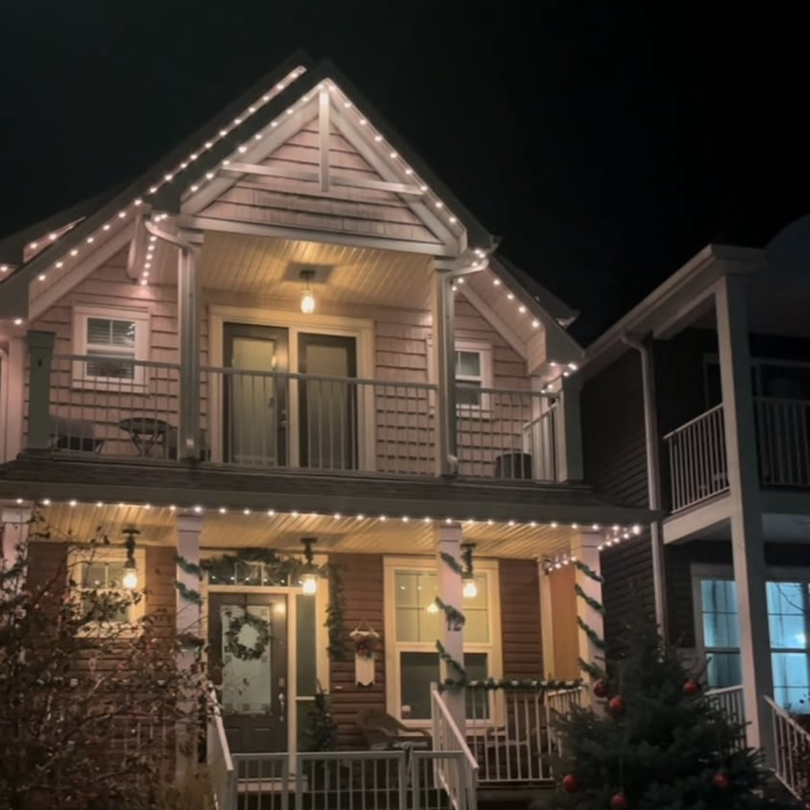 Commercial holiday lighting