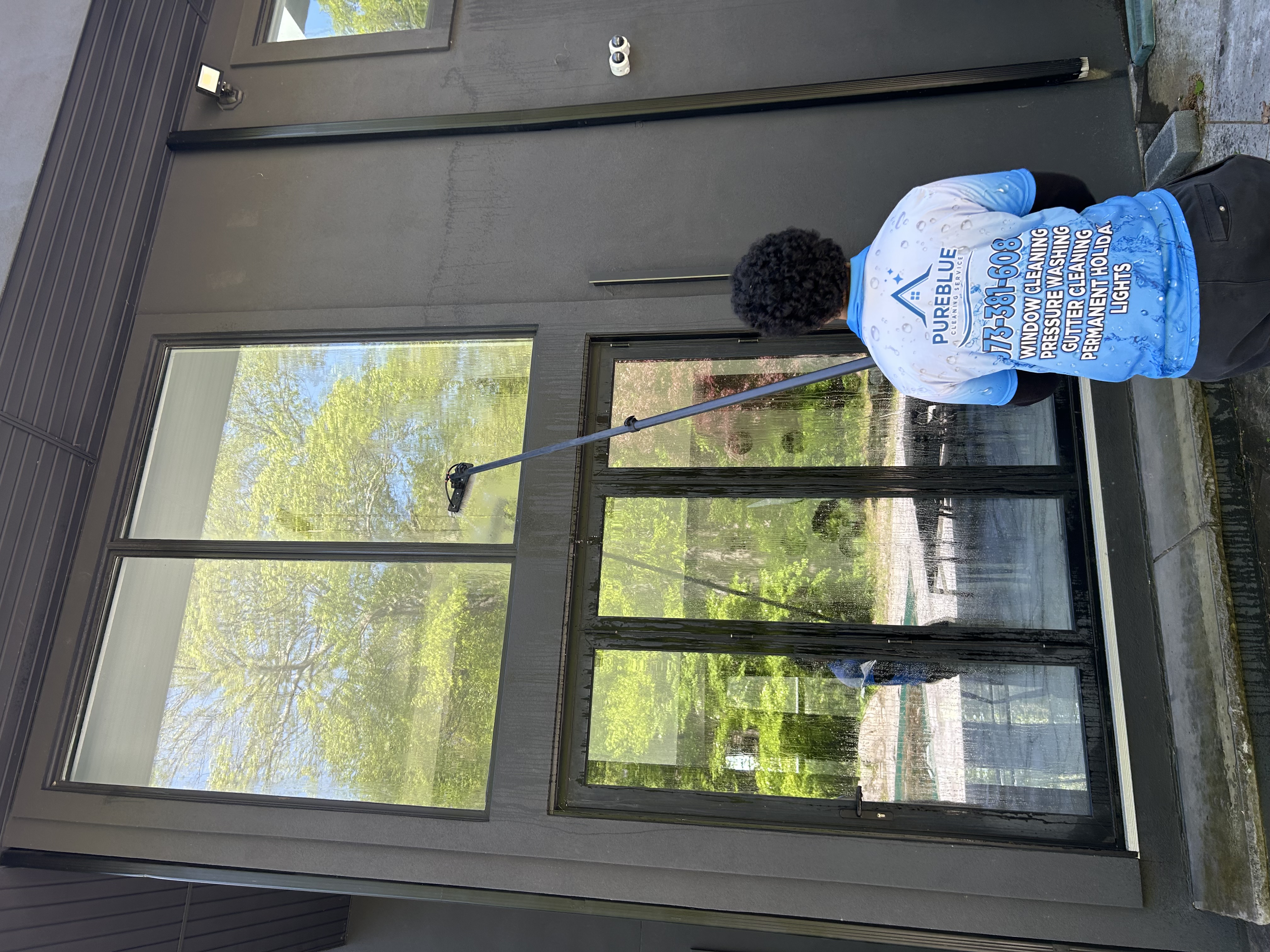 Residential window cleaning service
